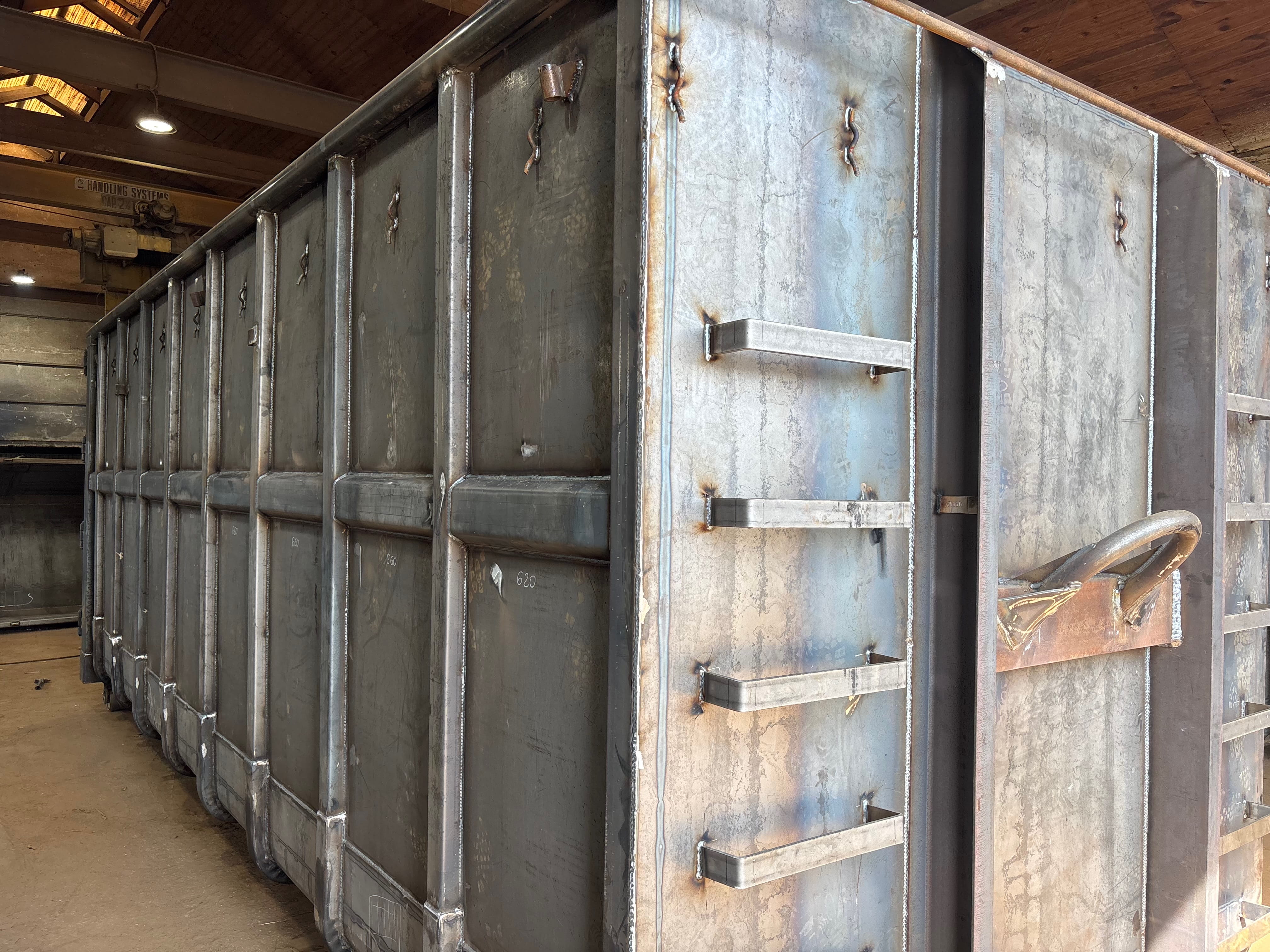 Schweißen von verstärkten Abrollcontainern 36 cbm